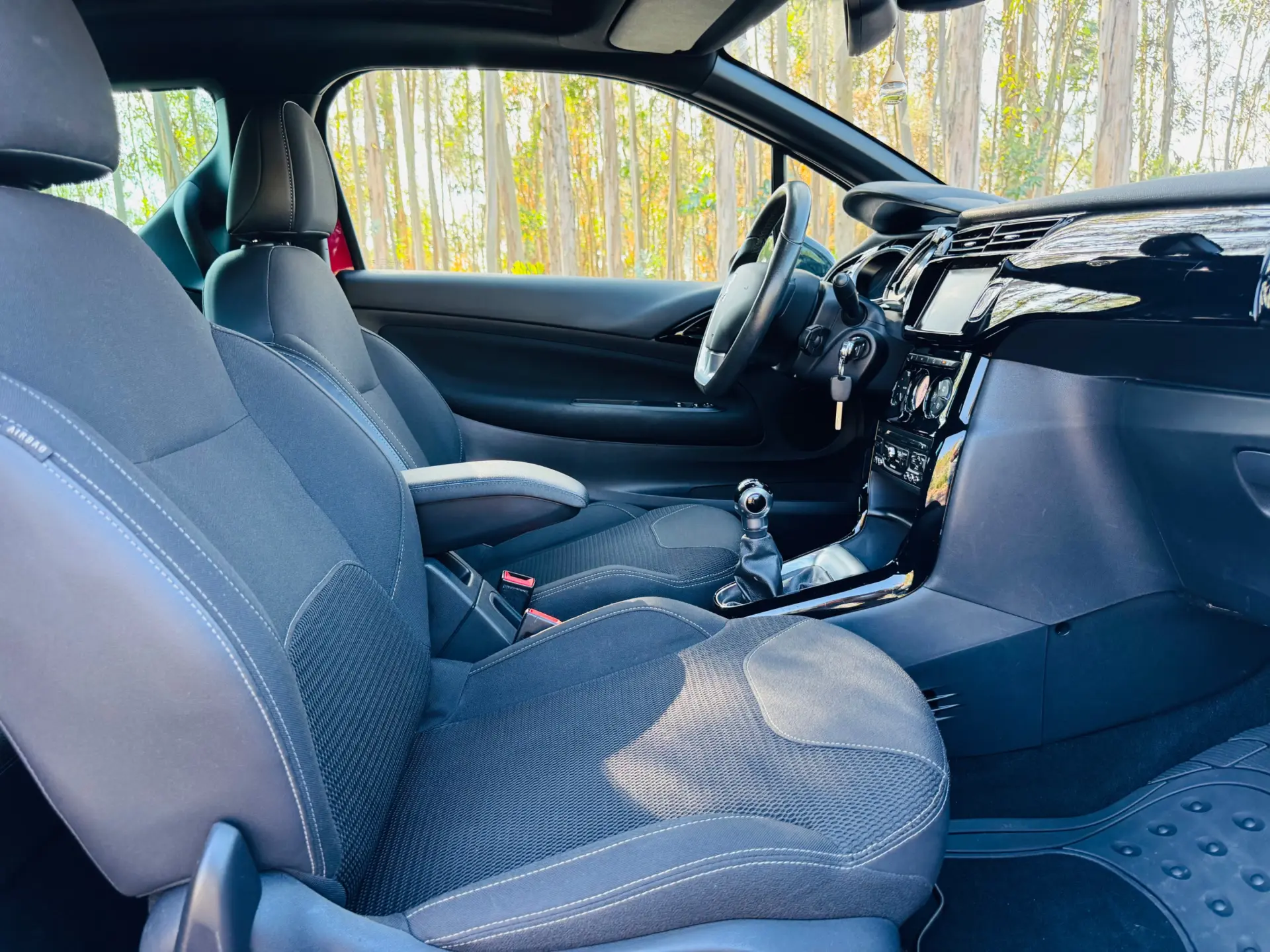Citroen DS3 Cabrio 1.2 VTi So Chic 27