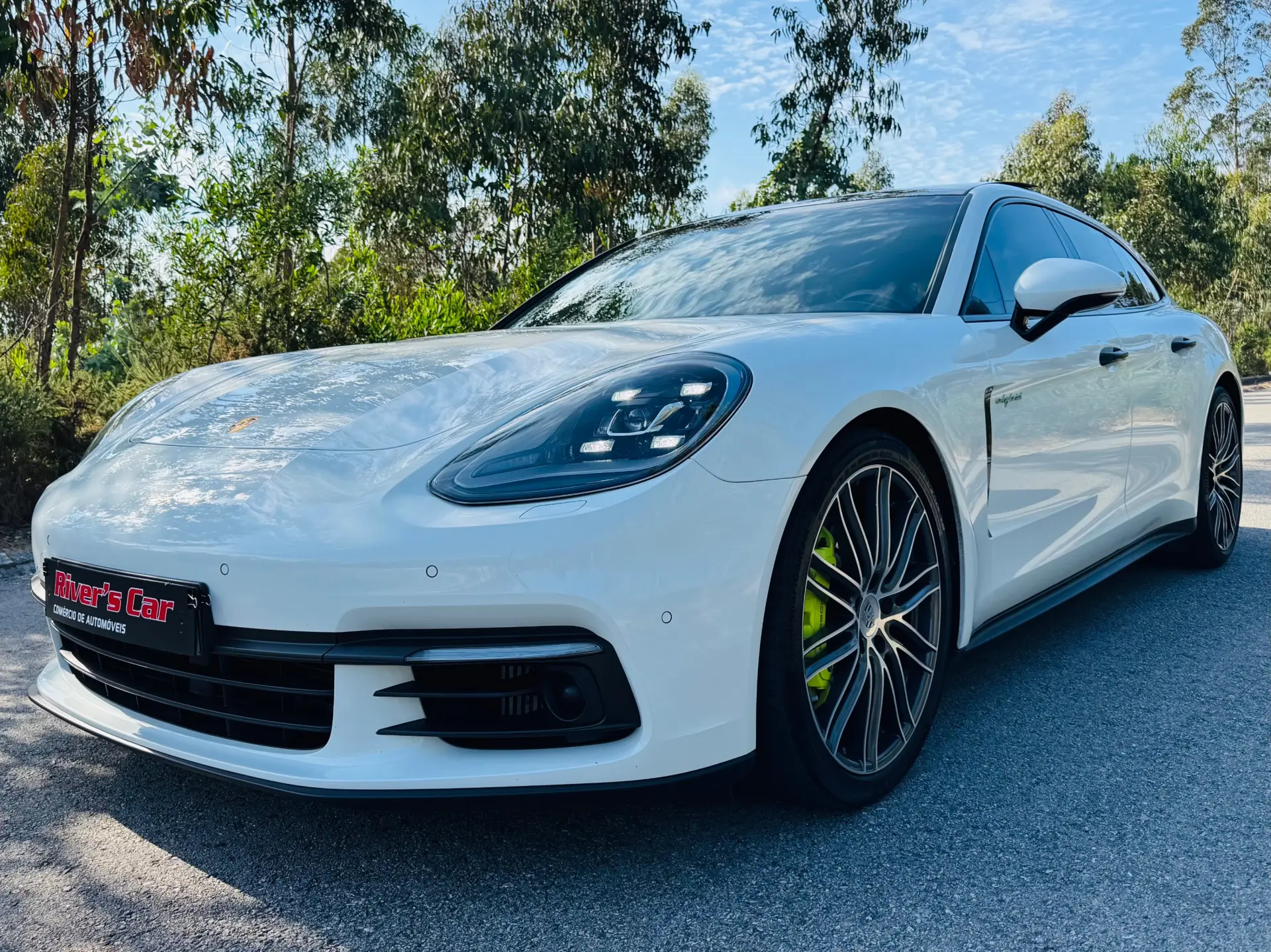 Porsche Panamera Sport Turismo 4 E-Hybrid 1