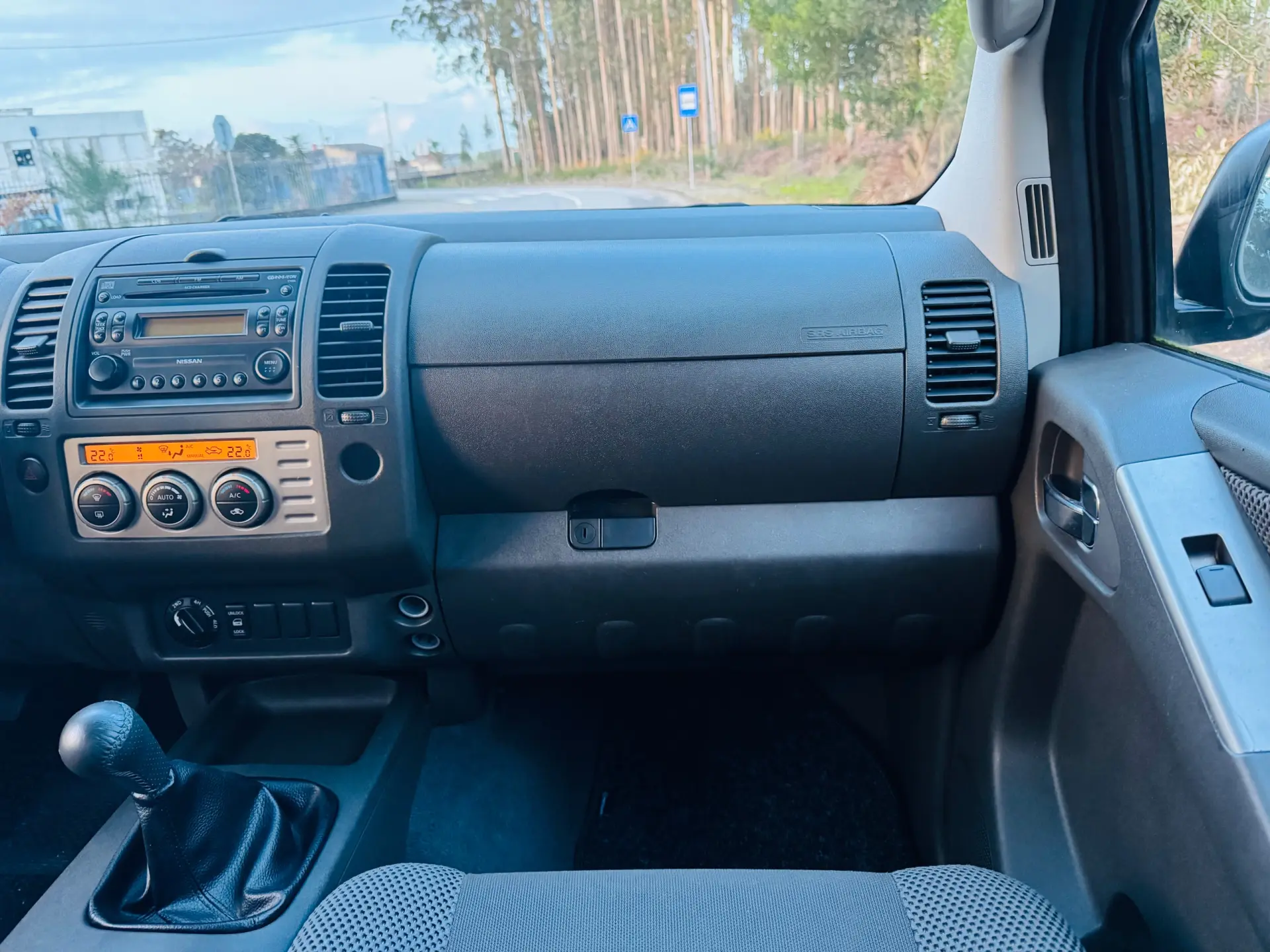 Nissan Navara 2.5 dCi CD SE Eastpak 38