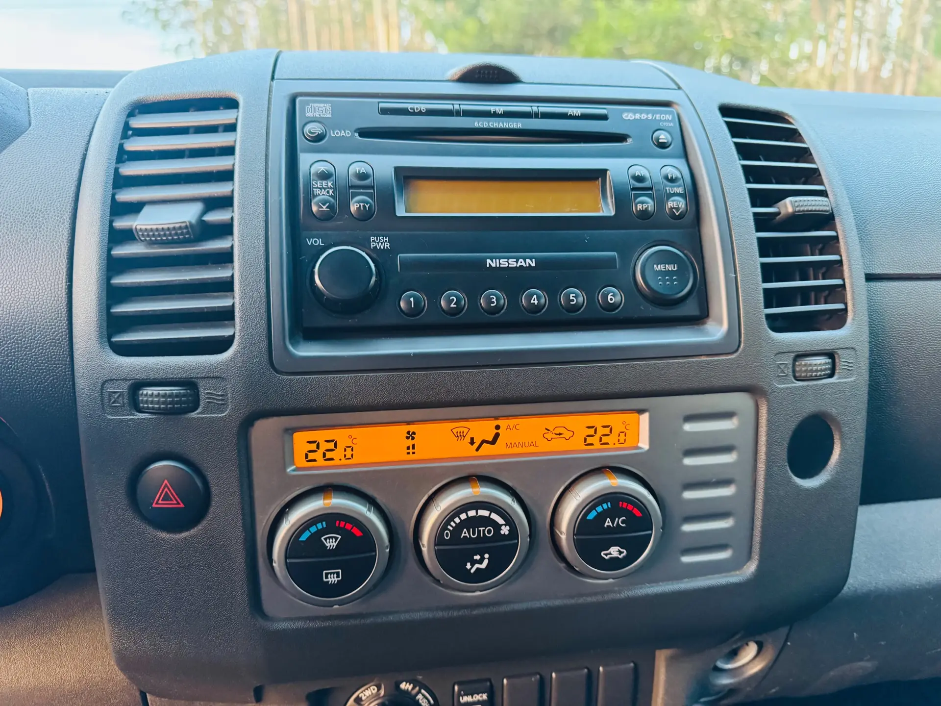 Nissan Navara 2.5 dCi CD SE Eastpak 33