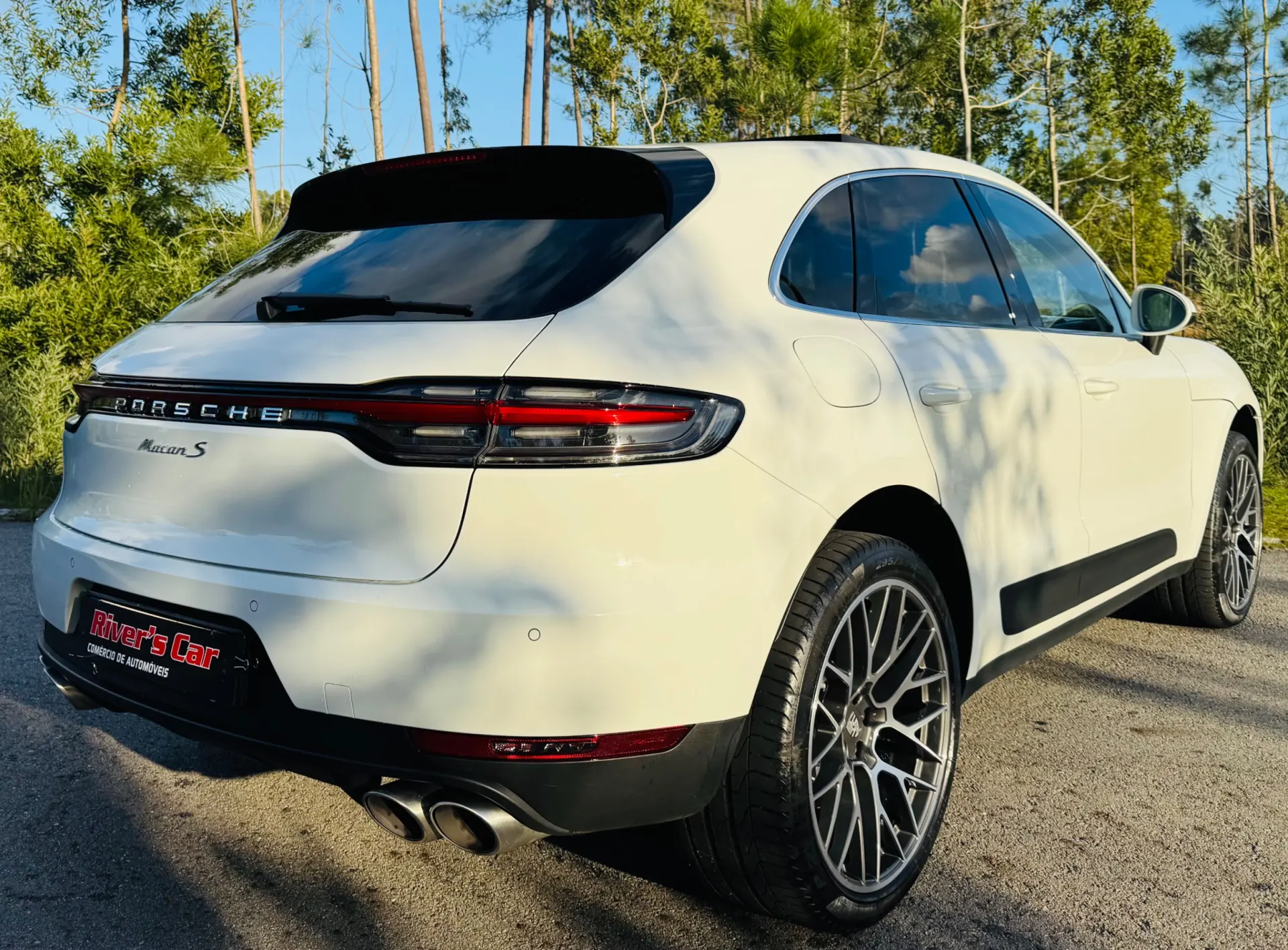 Porsche Macan S 10