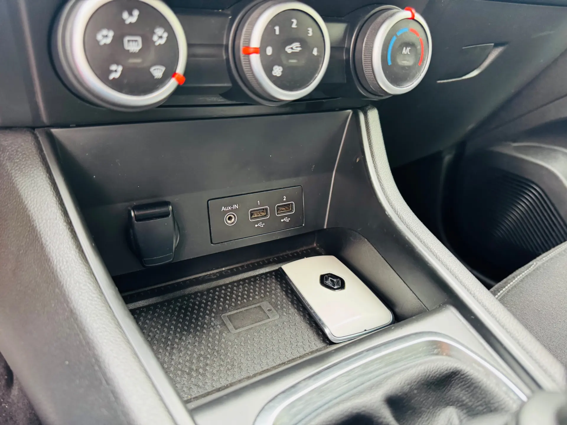 Renault Captur 1.0 TCe Intens Bi-Fuel 38