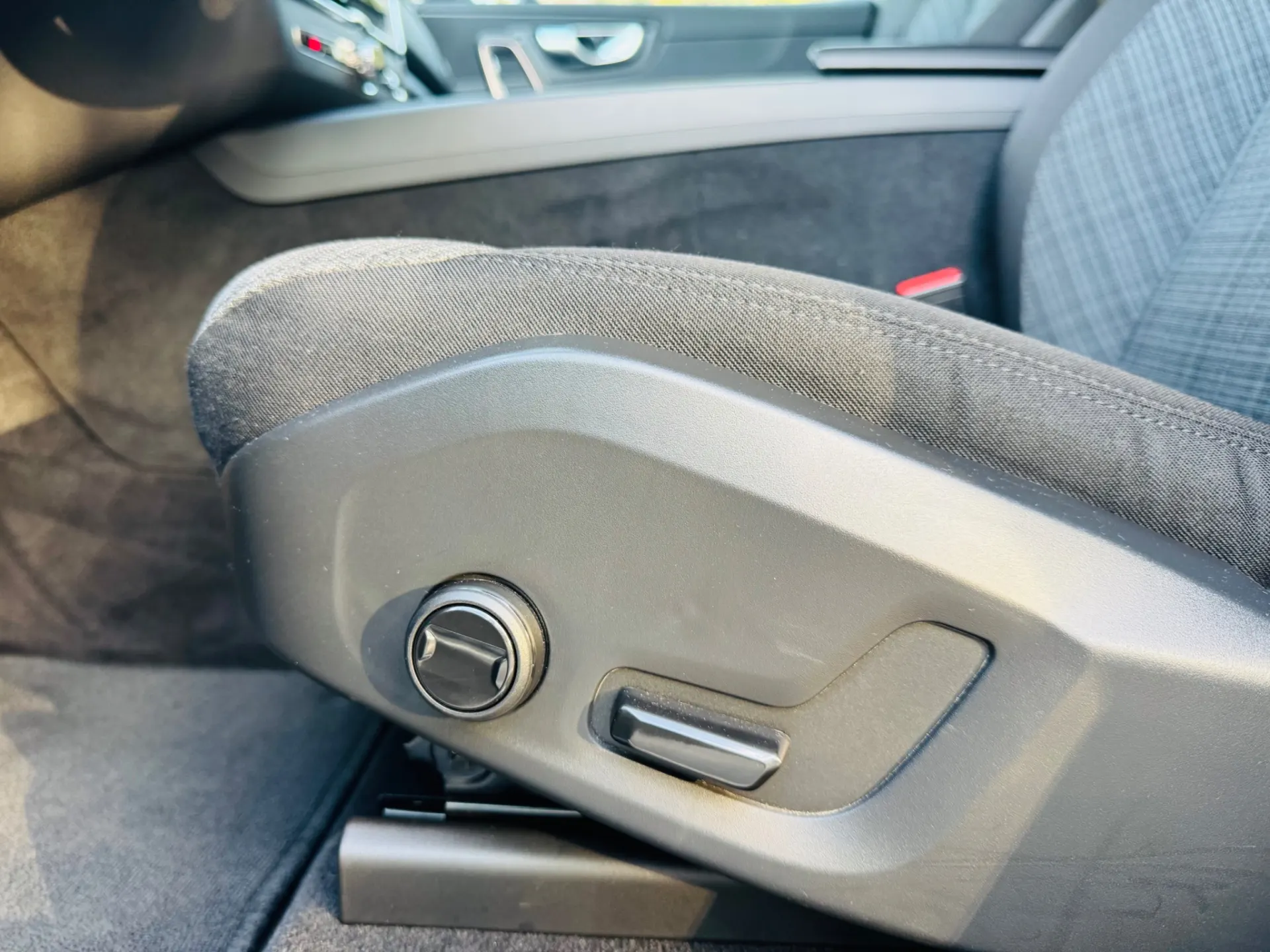 Volvo XC 60 2.0 B4 Inscription Geartronic 24