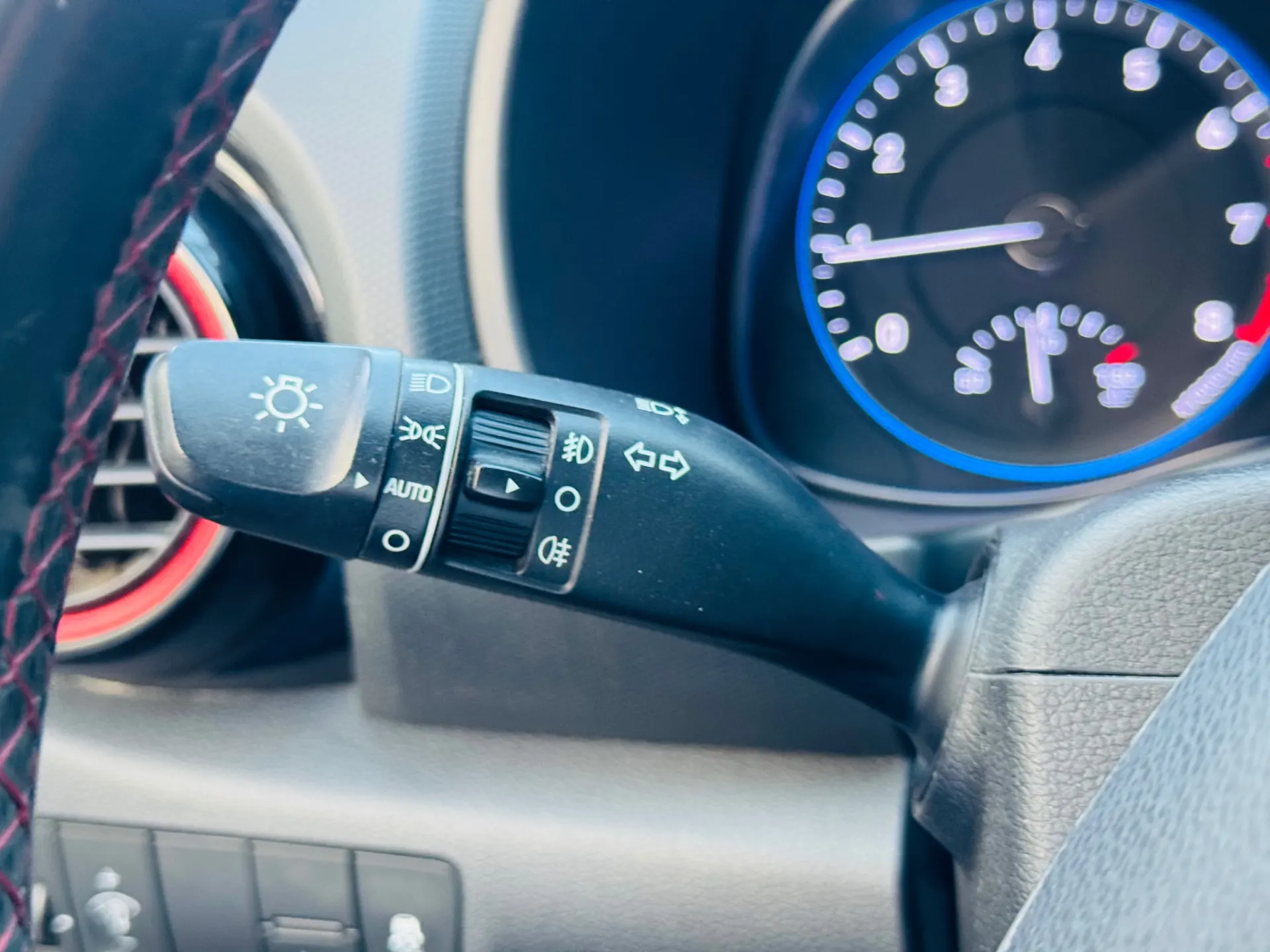 Hyundai Kauai 1.0 T-GDi Premium Pele/Tec.Vermelho 24