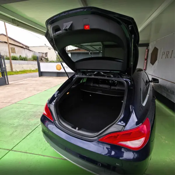 Mercedes-Benz CLA 180 d Shooting Brake 12