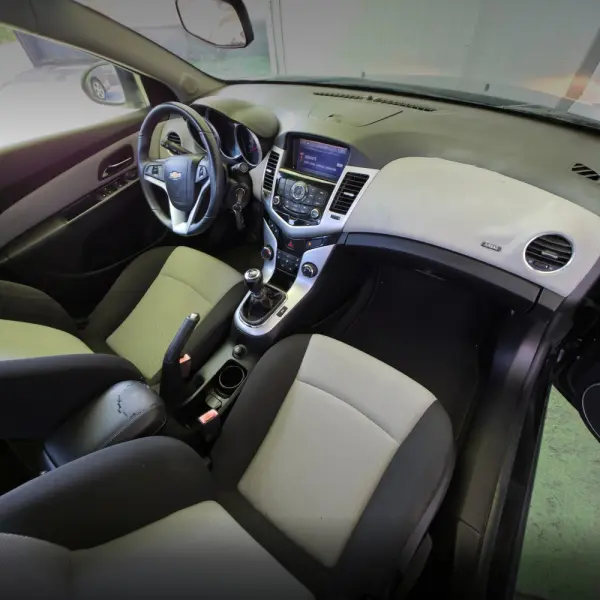 Chevrolet Cruze 1.6 LS 5