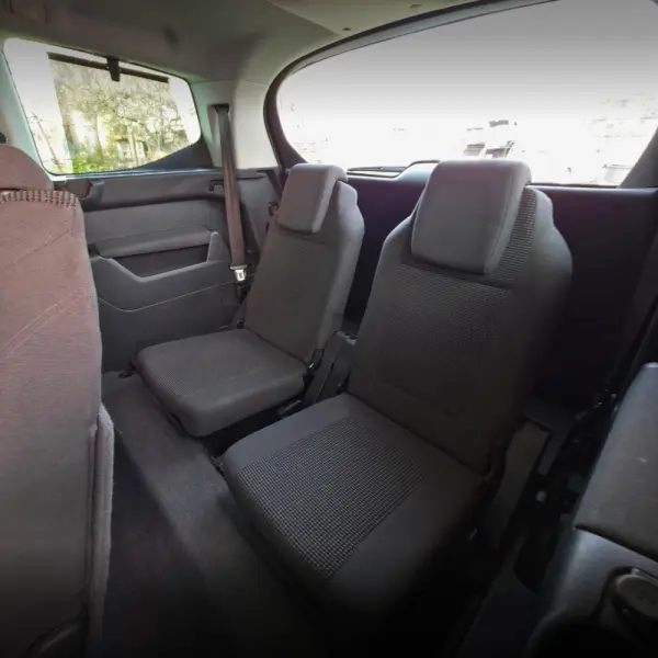 Peugeot 5008 1.6 E-HDi Allure 2-Tronic J17 11