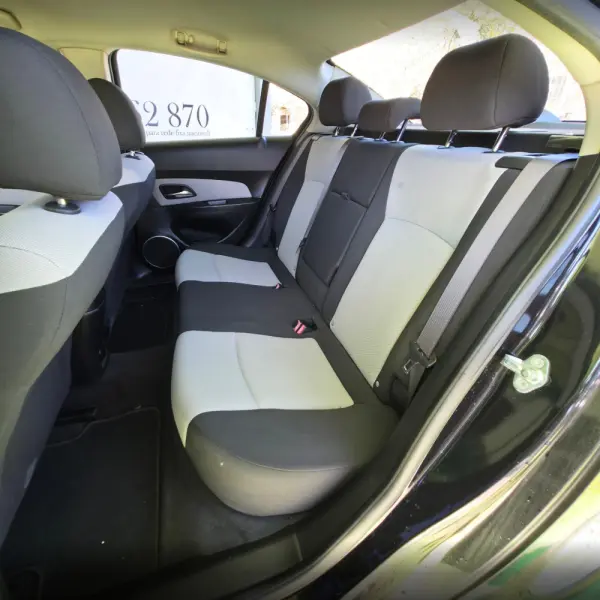 Chevrolet Cruze 1.6 LS 10