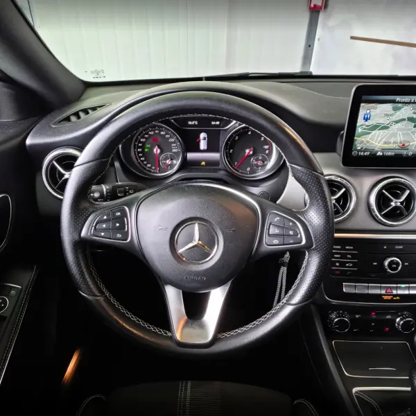 Mercedes-Benz CLA 180 d Shooting Brake 14