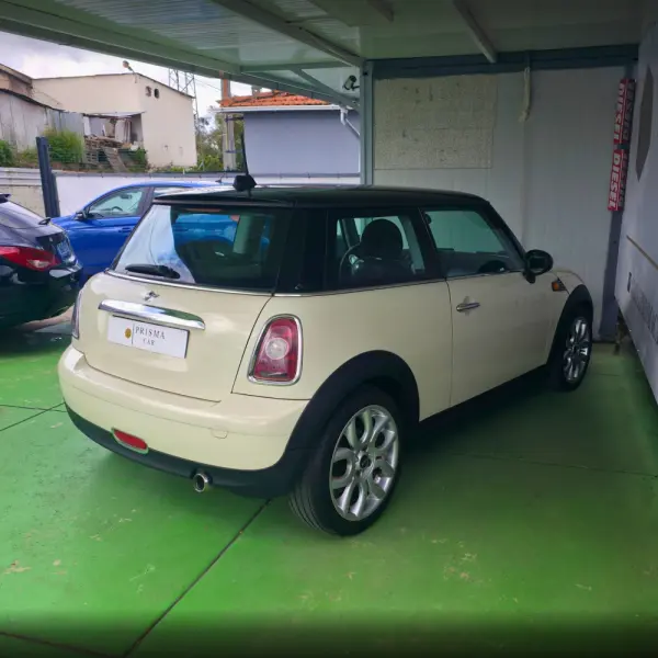 MINI 3 Portas One D 4