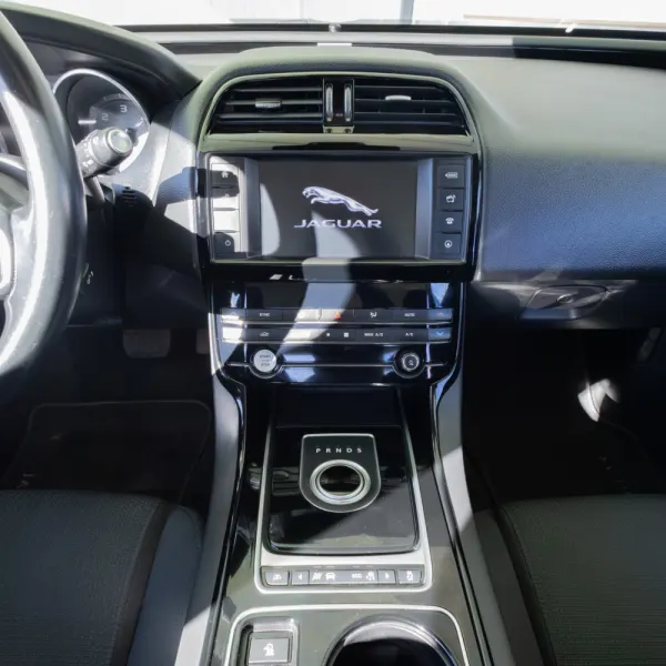 Jaguar XE 2.0 D Pure Aut. 11