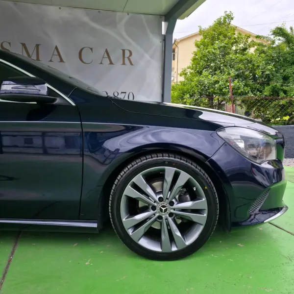 Mercedes-Benz CLA 180 d Shooting Brake 7