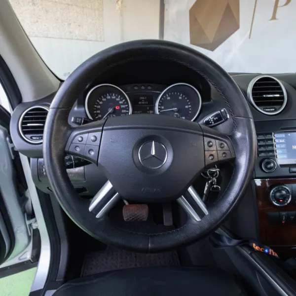 Mercedes-Benz ML 320 9