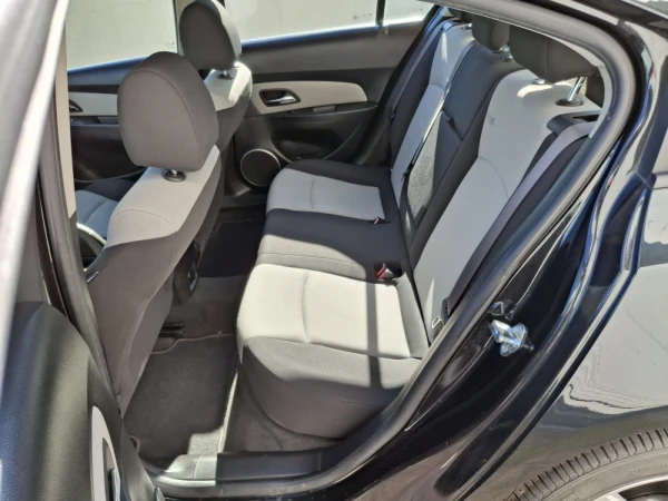 Chevrolet Cruze 1.6 LS 11