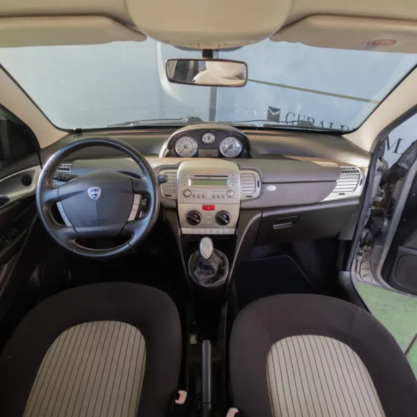 Lancia Ypsilon 1.2 Lusso 5 11