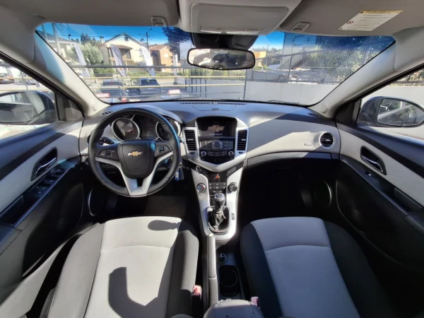 Chevrolet Cruze 1.6 LS 7