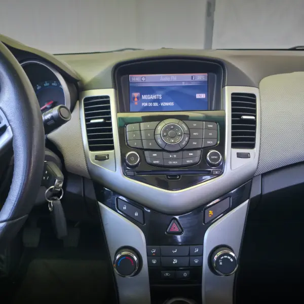 Chevrolet Cruze 1.6 LS 8