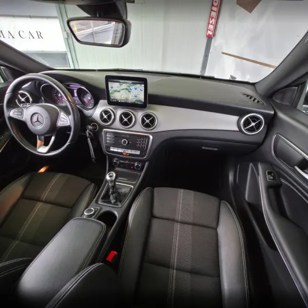 Mercedes-Benz CLA 180 d Shooting Brake 17