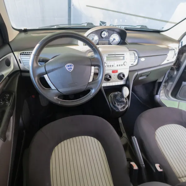 Lancia Ypsilon 1.2 Lusso 5 13