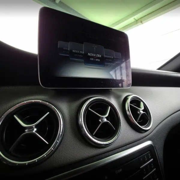 Mercedes-Benz CLA 180 d Shooting Brake 18