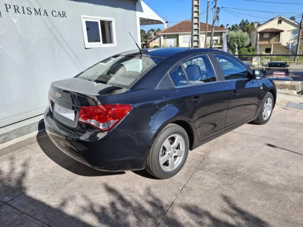 Chevrolet Cruze 1.6 LS 4