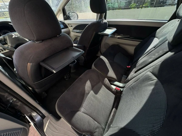 Mitsubishi Grandis 2.0 DI-D Insport 11