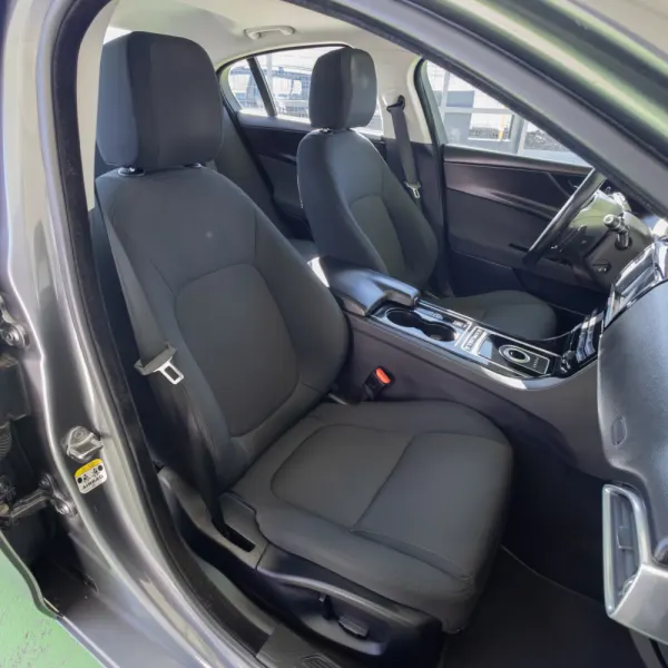 Jaguar XE 2.0 D Pure Aut. 12