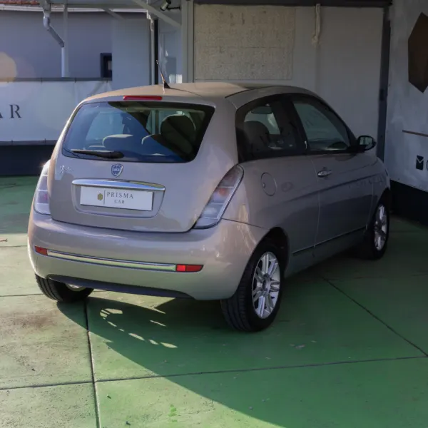 Lancia Ypsilon 1.2 Lusso 5 6