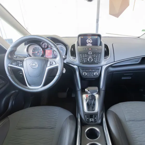 Opel Zafira 1.4T Cosmo - GPL 8
