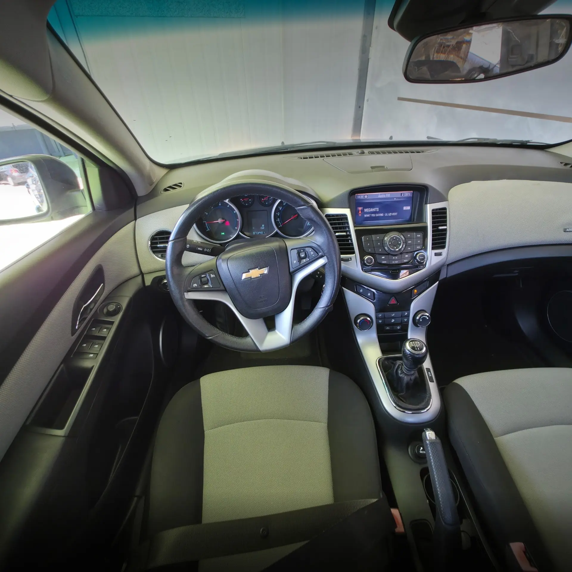 Chevrolet Cruze 1.6 LS 7