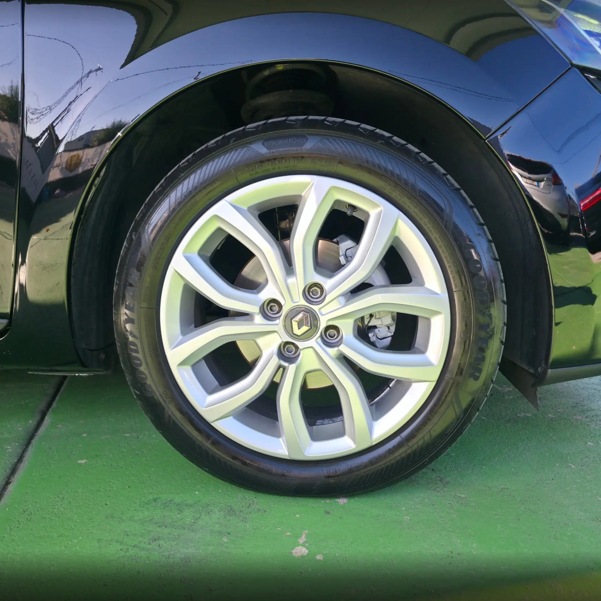 Renault Clio 1.2 16V 75 Experience 9
