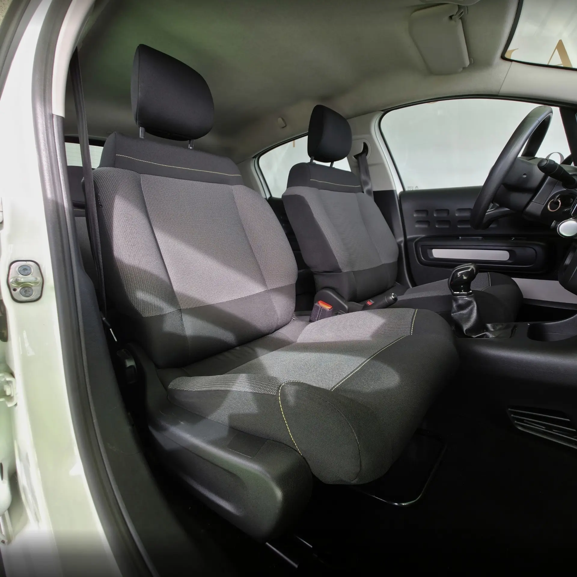 Citroen C3 1.2 PureTech Shine 22