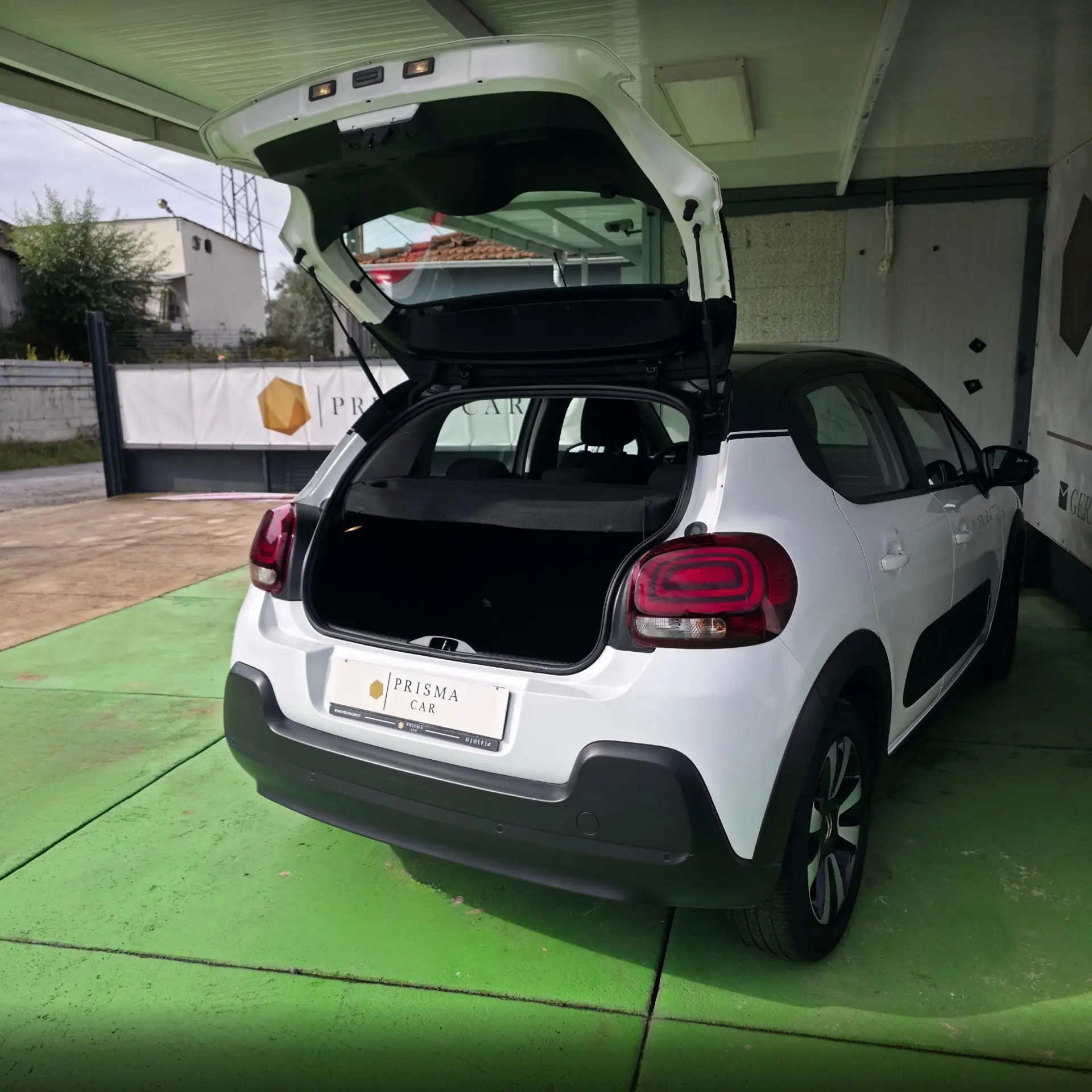Citroen C3 1.2 PureTech Shine 24
