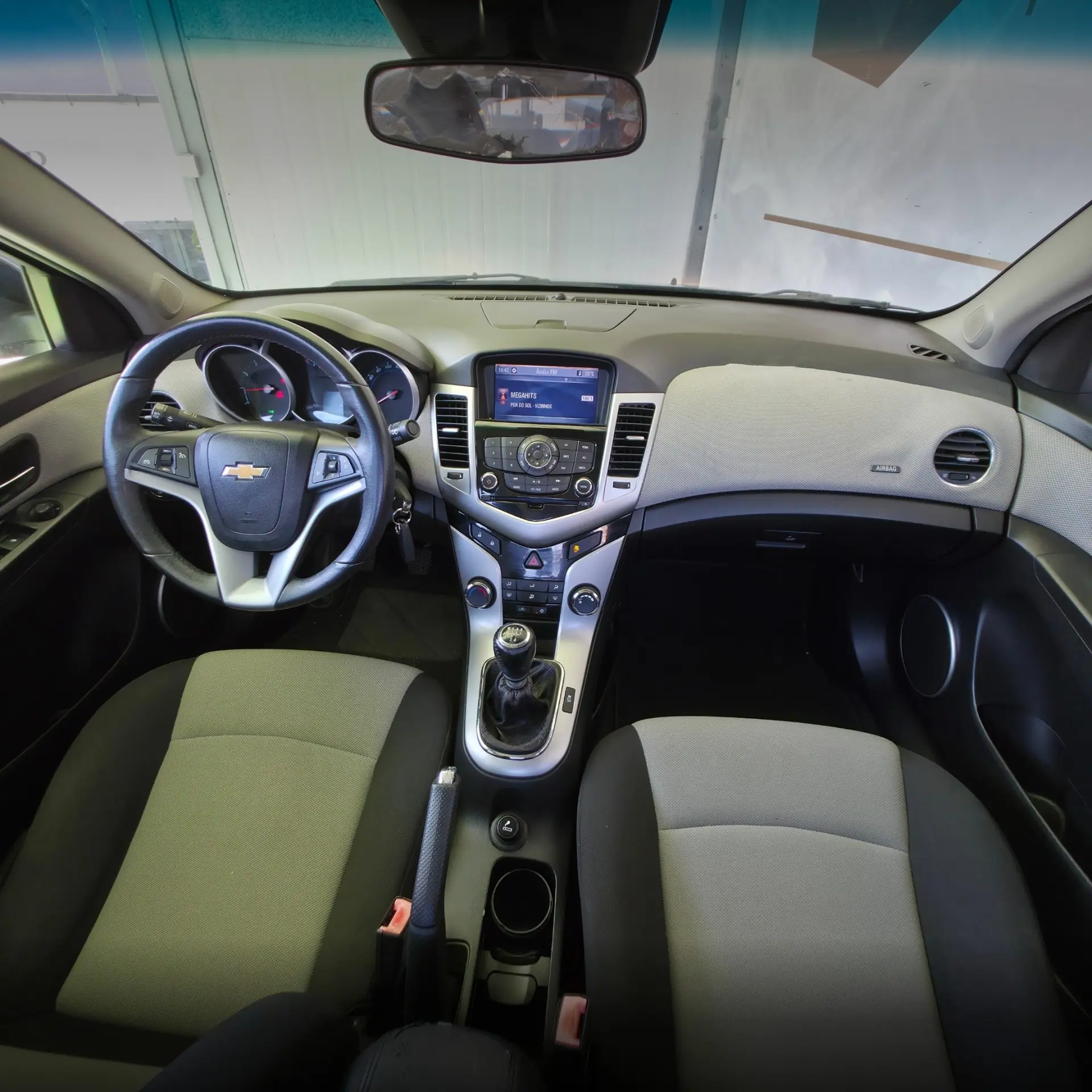 Chevrolet Cruze 1.6 LS 6