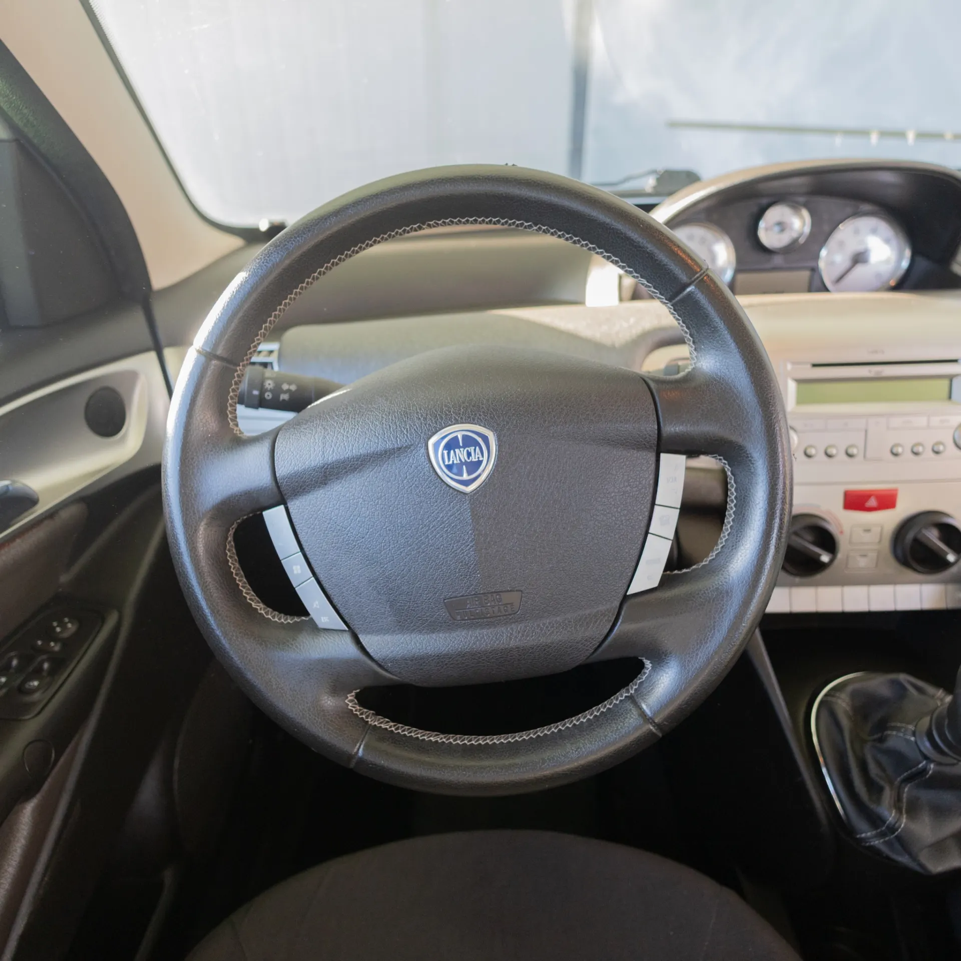 Lancia Ypsilon 1.2 Lusso 5 14