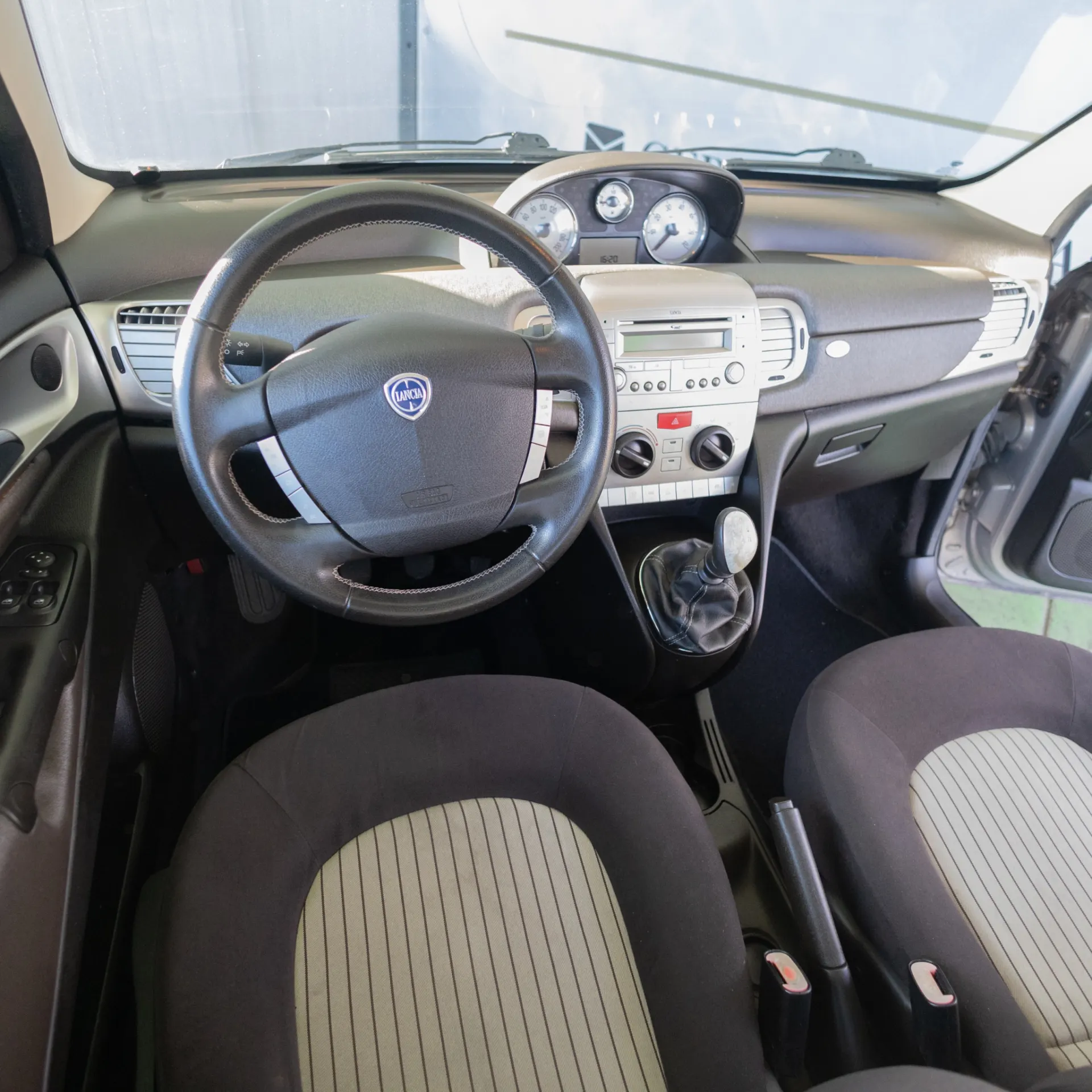 Lancia Ypsilon 1.2 Lusso 5 13