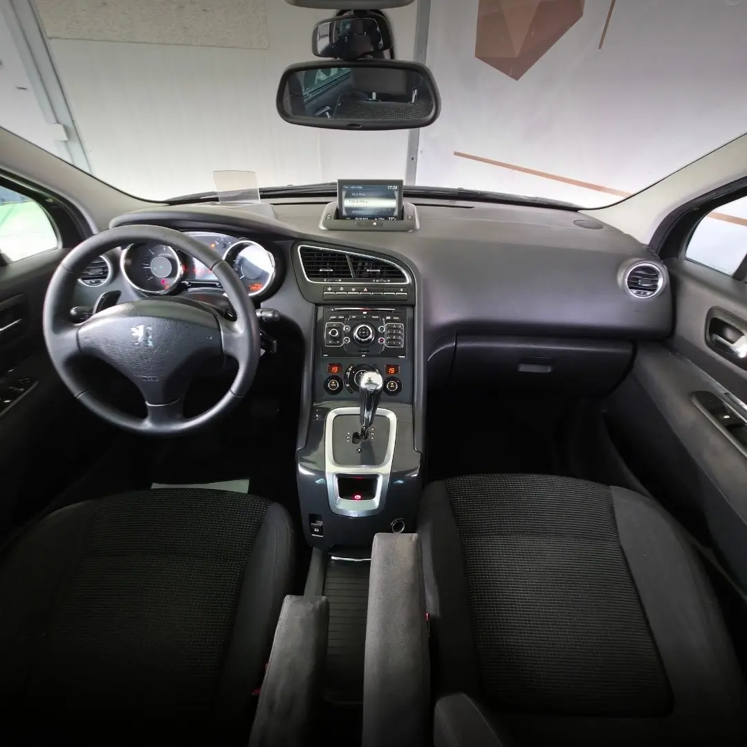 Peugeot 5008 1.6 E-HDi Allure 2-Tronic J17 6