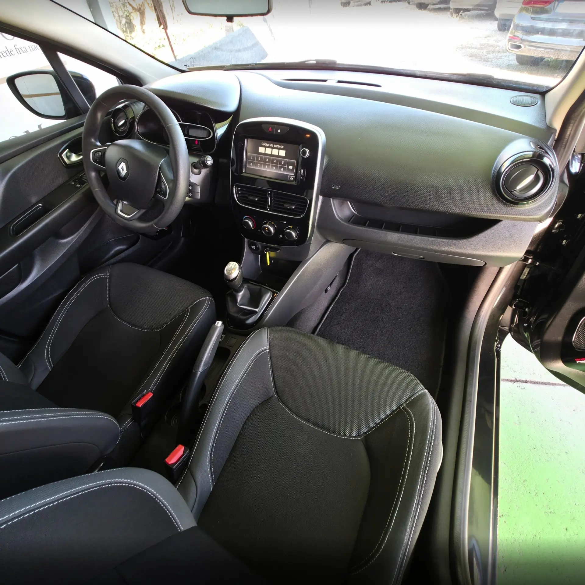 Renault Clio 1.2 16V 75 Experience 22