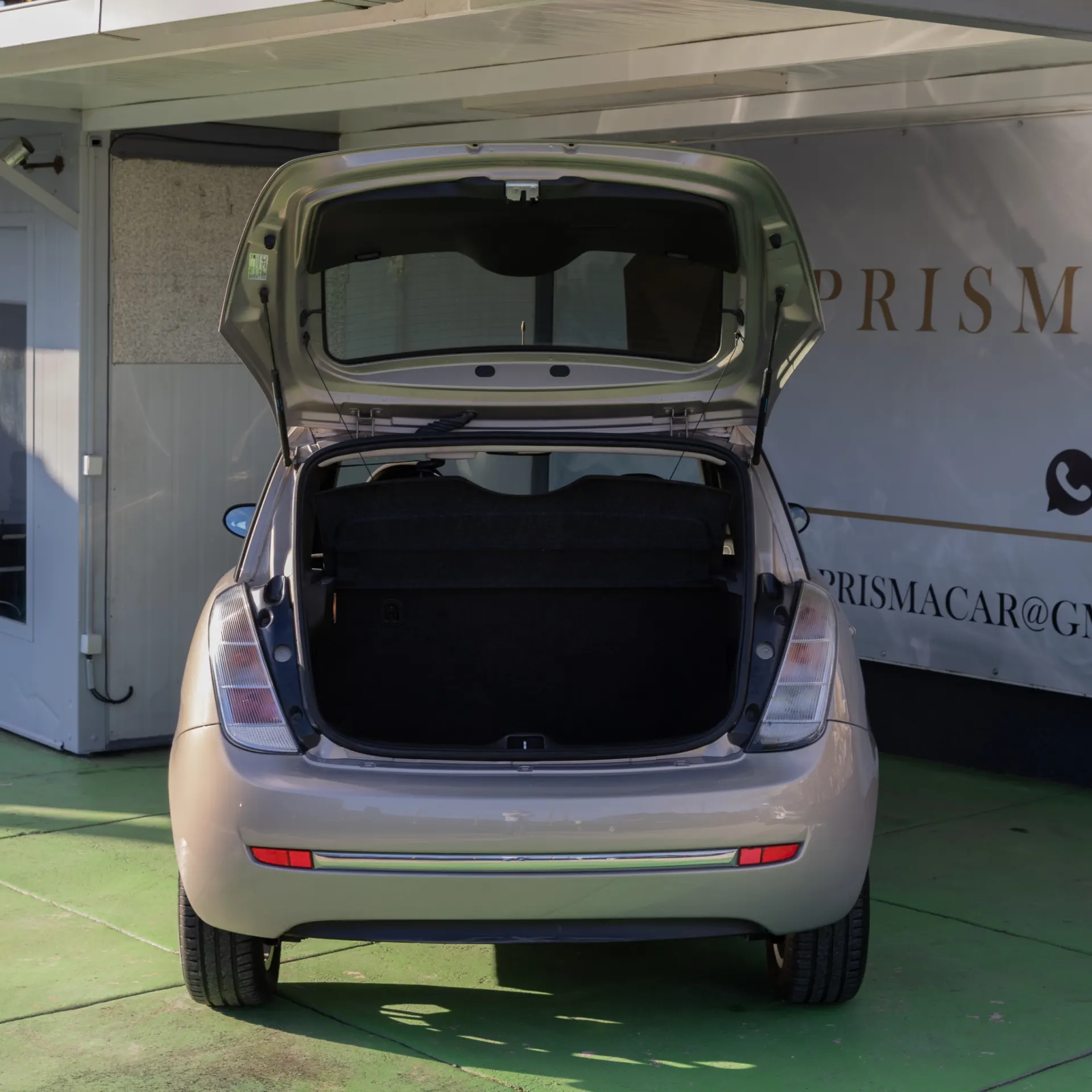 Lancia Ypsilon 1.2 Lusso 5 8