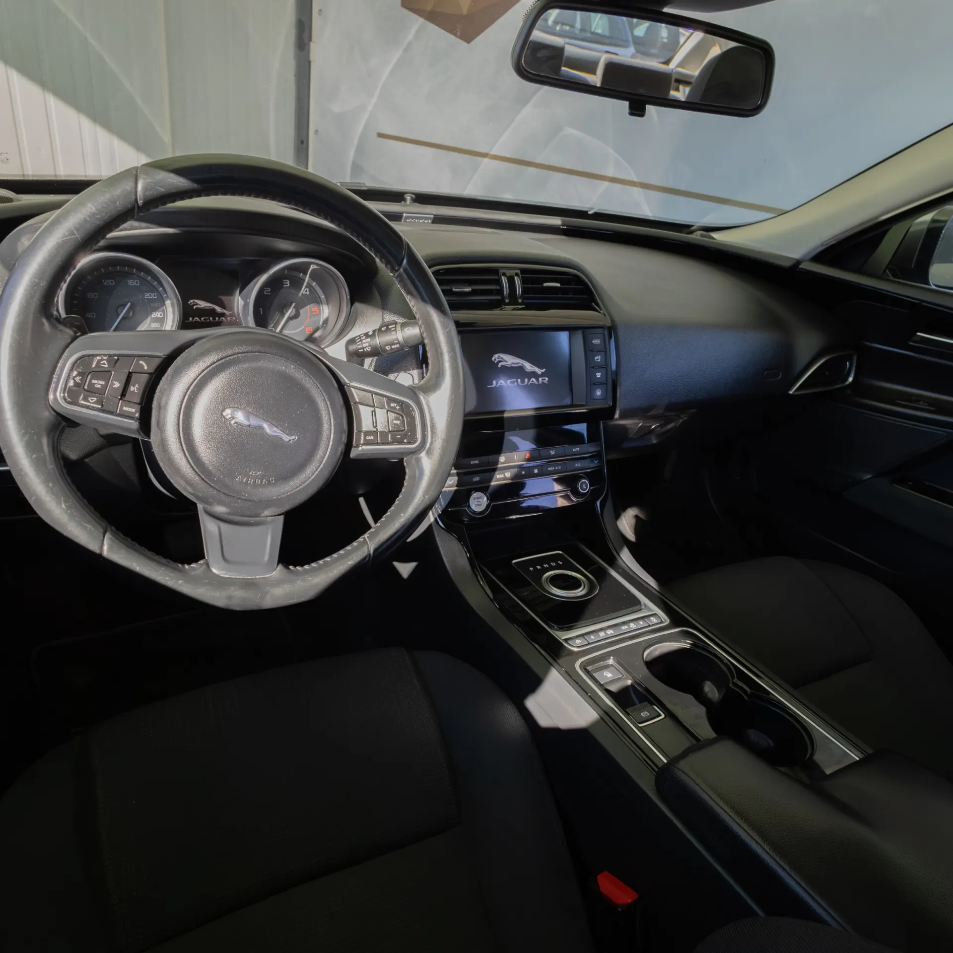 Jaguar XE 2.0 D Pure Aut. 13