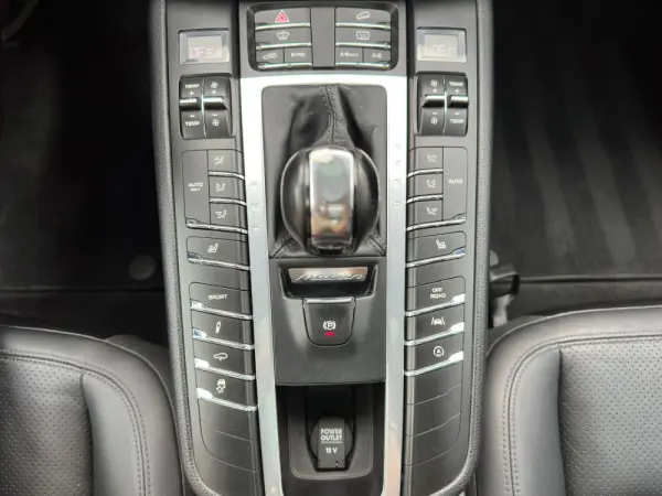 Porsche Macan S PDK 18