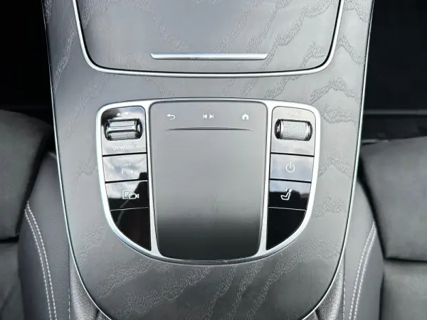 Mercedes-Benz E 300 de AMG Line 13