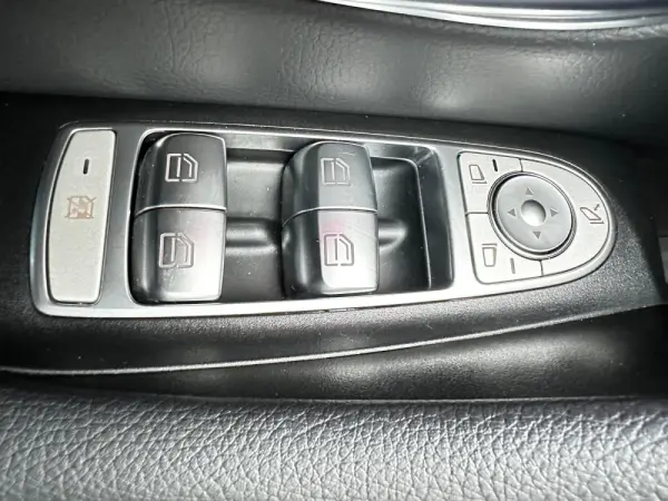 Mercedes-Benz E 300 de AMG Line 21