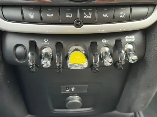 MINI Countryman Cooper SE ALL4 Auto 11