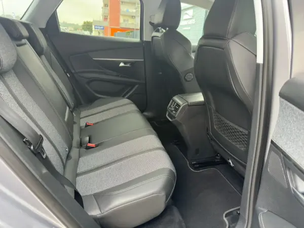 Peugeot 3008 1.6 BlueHDi Allure 21