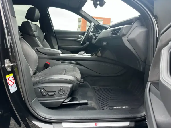 Audi e-tron 55 quattro 8