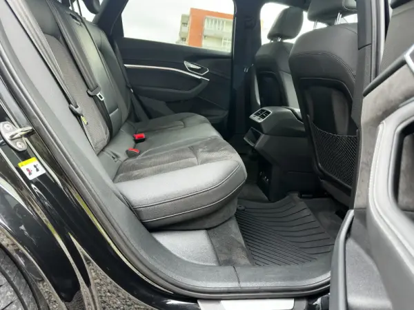 Audi e-tron 55 quattro 9