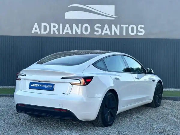 Tesla Model 3 Long Range RWD Business 6