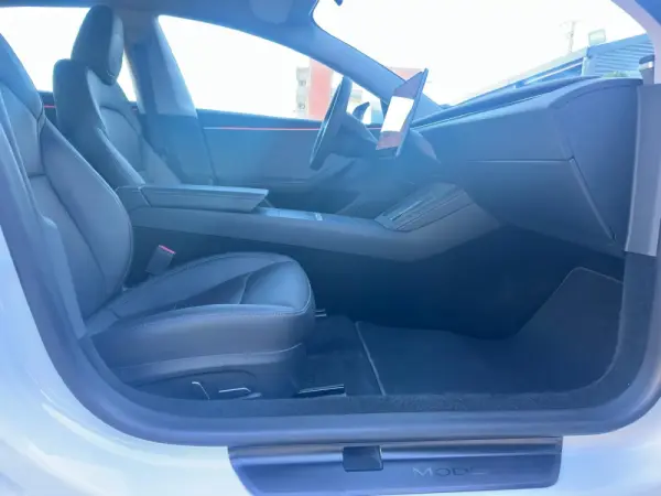Tesla Model 3 Long Range RWD Business 8