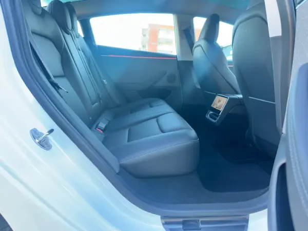 Tesla Model 3 Long Range RWD Business 9